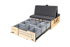 Campingbox CampBoks® Lite 2.0 mit beiden Stauraumauszügen geöffnet: drei Euroboxen links und fünf rechts.